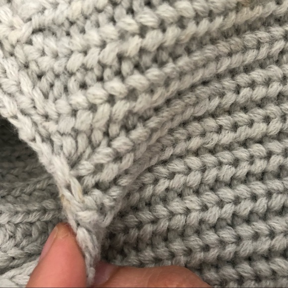 Babaton Merino Wool Knit V-neck Pullover Sweater - Picture 9 of 11